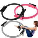 Cercle de Pilates pour tonification des cuisses, abdominaux et jambes en entraînement de résistance